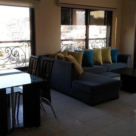 Cozy Dair Ghbar Apartment Amman Exterior photo