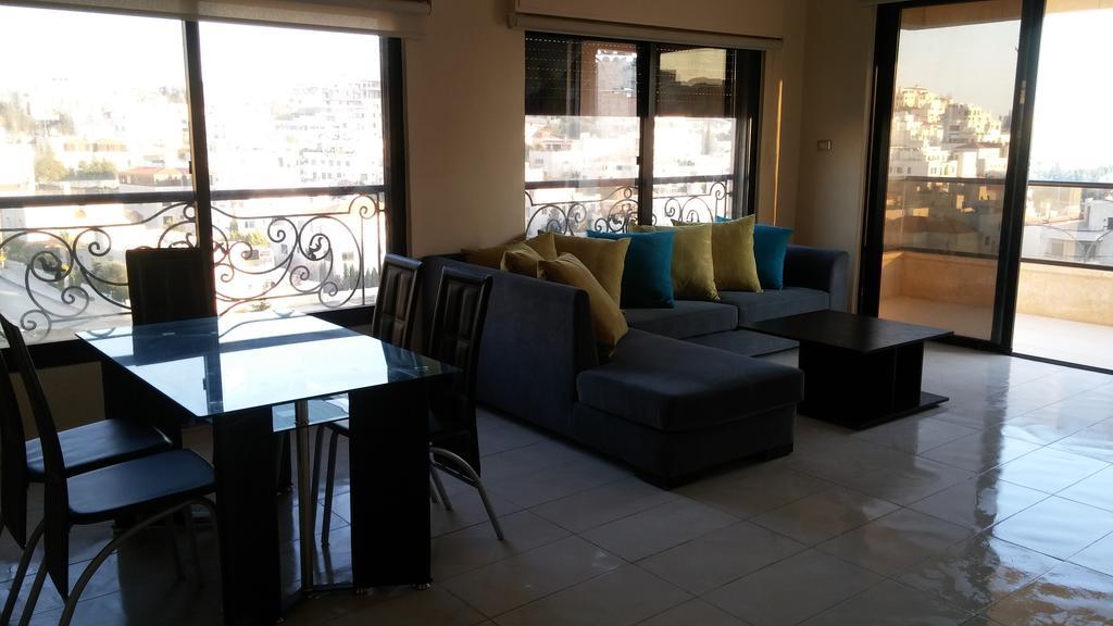 Cozy Dair Ghbar Apartment Amman Exterior photo