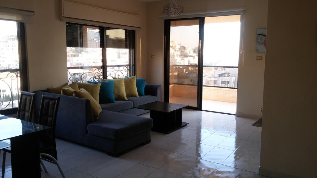 Cozy Dair Ghbar Apartment Amman Exterior photo