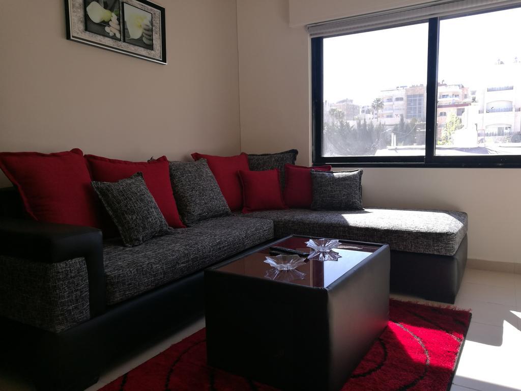 Cozy Dair Ghbar Apartment Amman Exterior photo