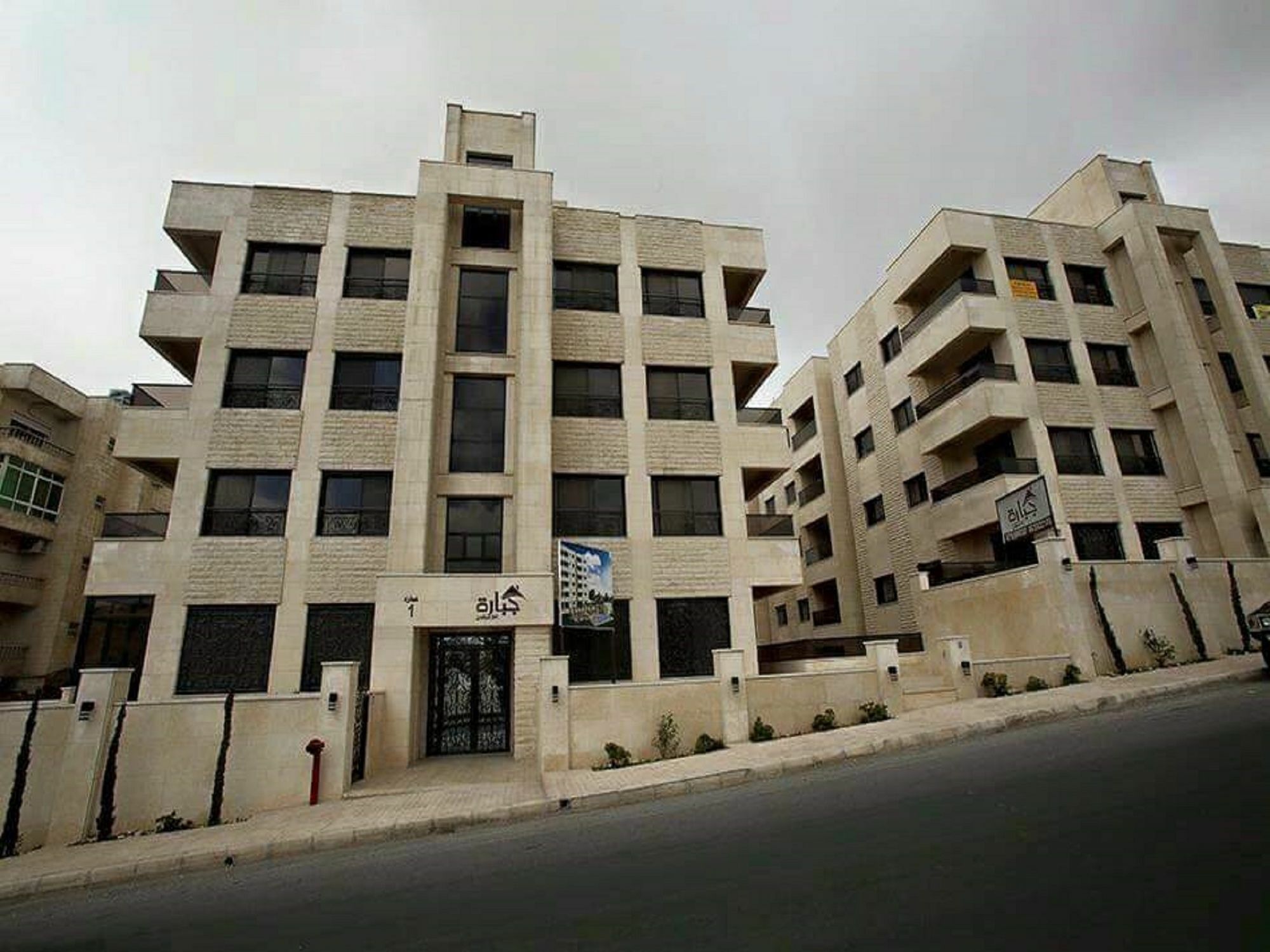 Cozy Dair Ghbar Apartment Amman Exterior photo